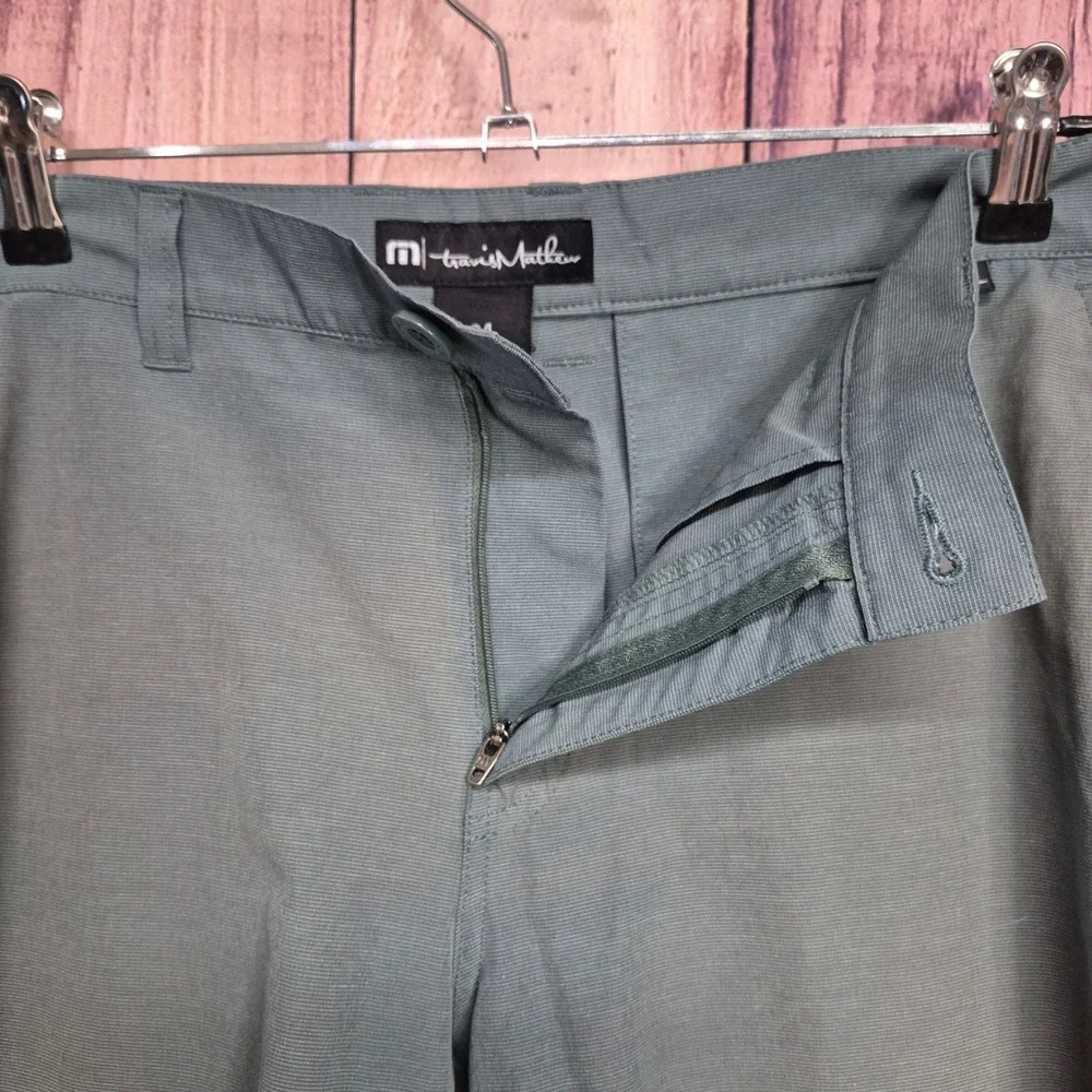 TravisMathew Mens Sage Green Performance Golf Shorts Size 34‎ Stretch Textured